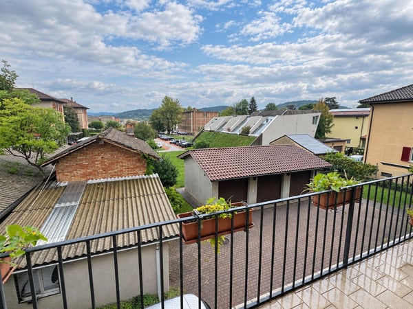 Piccola casa bifamiliare da risanare con rustico e giardino 10