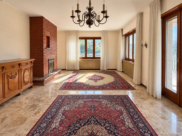 Renovierungsbedürftiges Haus mit zwei separaten Wohnungen und herrlichem Seeblick 3