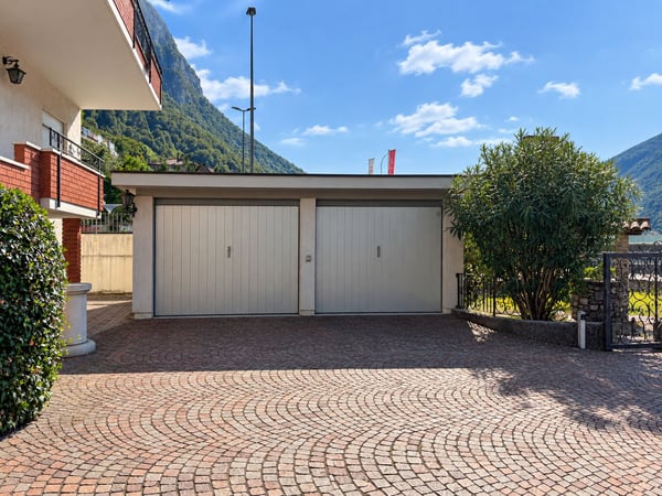 Renovierungsbedürftiges Haus mit zwei separaten Wohnungen und herrlichem Seeblick 21