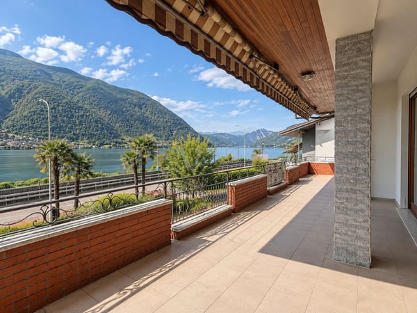 Renovierungsbedürftiges Haus mit zwei separaten Wohnungen und herrlichem Seeblick 4