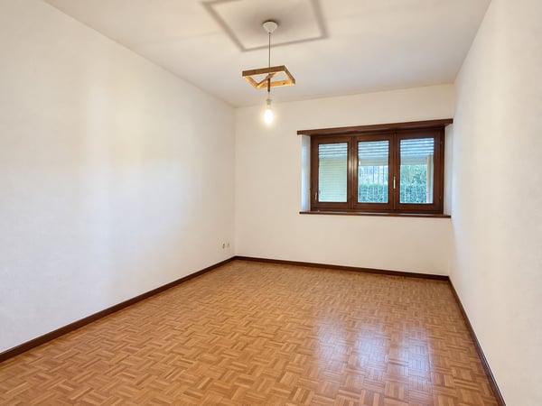 Renovierungsbedürftiges Haus mit zwei separaten Wohnungen und herrlichem Seeblick 17