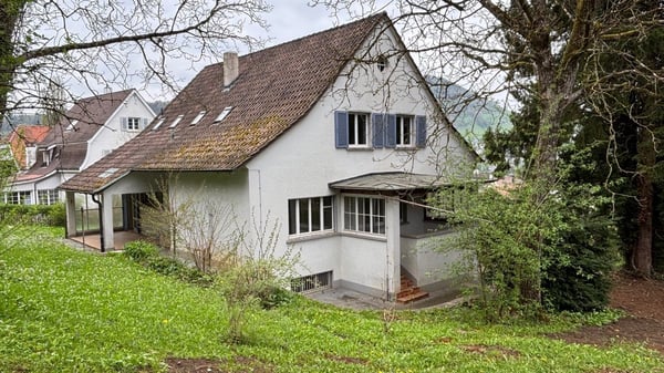 10-Zimmer-Villa mit grossem Garten an sonniger und ruhiger Lage 1