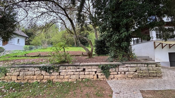 10-Zimmer-Villa mit grossem Garten an sonniger und ruhiger Lage 10