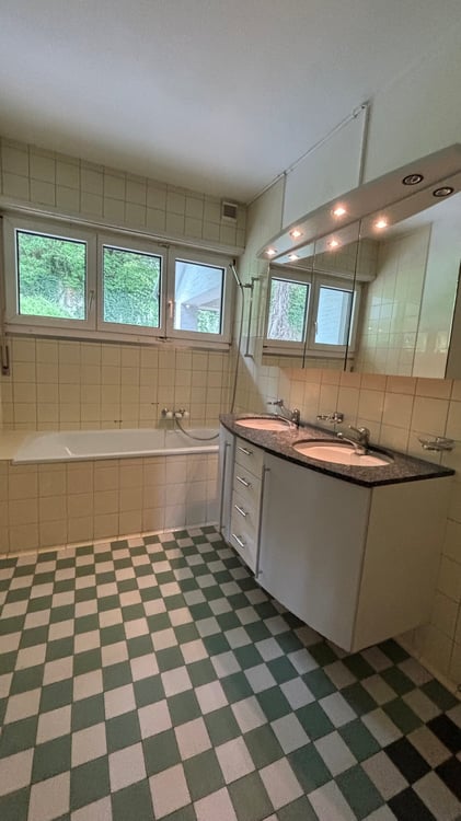 10-Zimmer-Villa mit grossem Garten an sonniger und ruhiger Lage 12