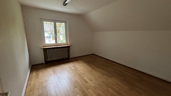 10-Zimmer-Villa mit grossem Garten an sonniger und ruhiger Lage 15