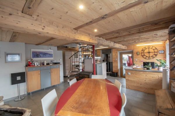 Grand chalet individuel avec un appartement de 3.5 pièces attenant 23
