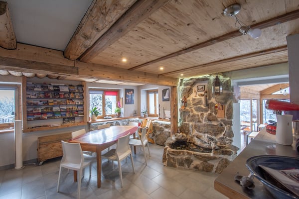 Grand chalet individuel avec un appartement de 3.5 pièces attenant 1