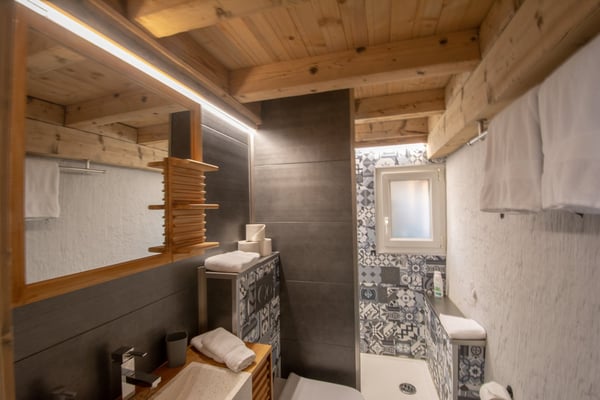Grand chalet individuel avec un appartement de 3.5 pièces attenant 30