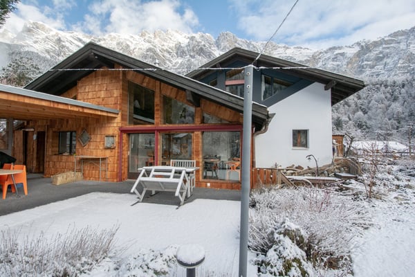 Grand chalet individuel avec un appartement de 3.5 pièces attenant 4