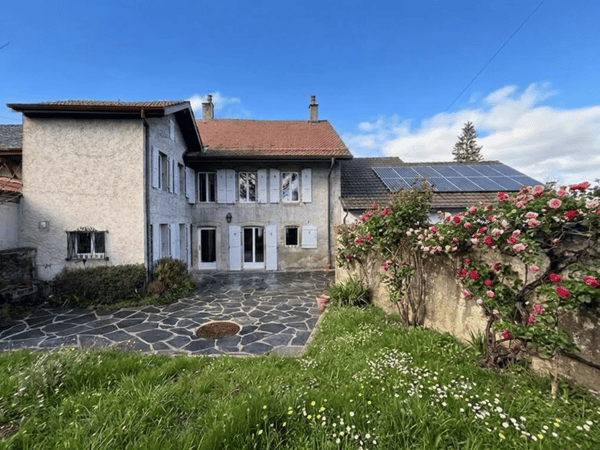 Maison mitoyenne début XXème à fort potentiel 1