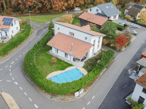 Maison individuelle 7,5 pièces à Corjolens – volumes généreux, bel extérieur avec piscine 10