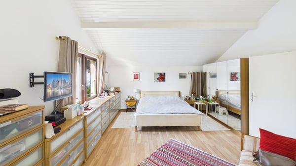 Maison familiale en demi-niveaux avec jardin arboré 4