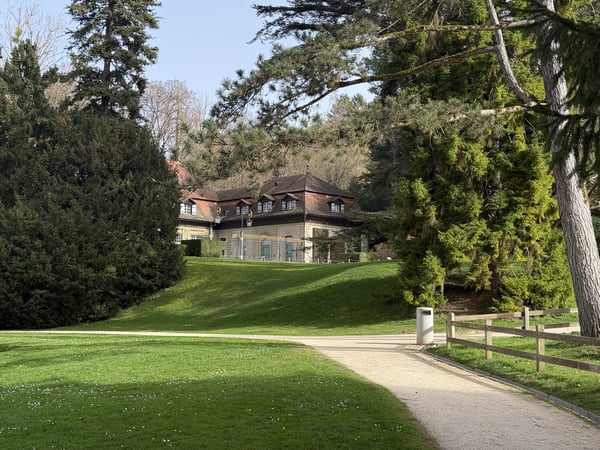 Exklusive 6.5-Zimmer-Landhausvilla mit Pool an bester Lage in Riehen 18