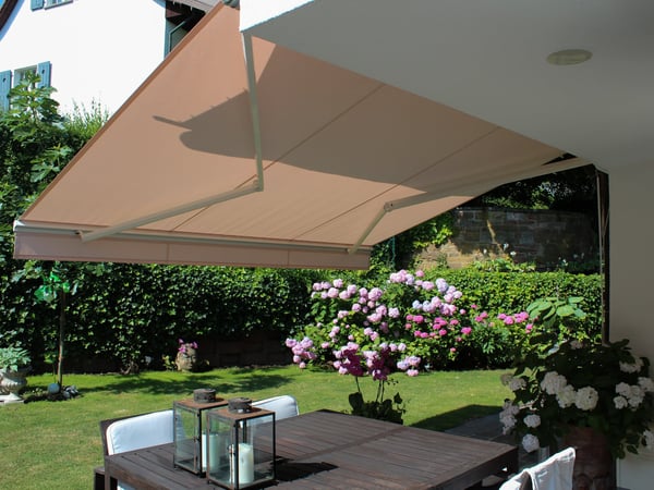 Exklusive 6.5-Zimmer-Landhausvilla mit Pool an bester Lage in Riehen 2
