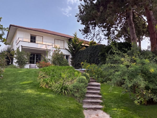 6.5-Zimmer-Doppeleinfamilienhaus mit grossem Garten, Pool und Weitsicht 30