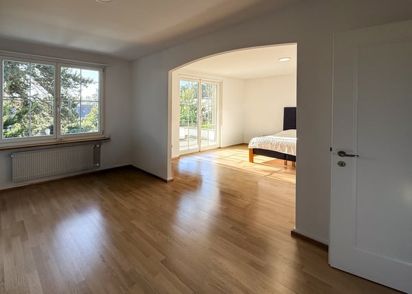 6.5-Zimmer-Doppeleinfamilienhaus mit grossem Garten, Pool und Weitsicht 14