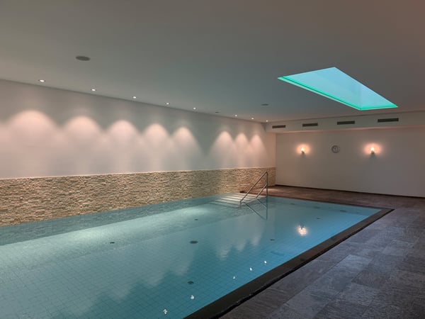 Luxuriöses Wohnen an bester Lage – 3.5-Zimmer-Wohnung mit Loggia und Indoor-Swimmingpool 9