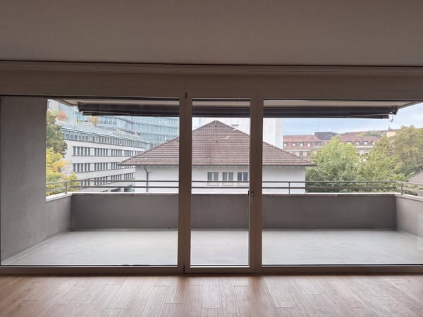 Luxuriöses Wohnen an bester Lage – 3.5-Zimmer-Wohnung mit Loggia und Indoor-Swimmingpool 2