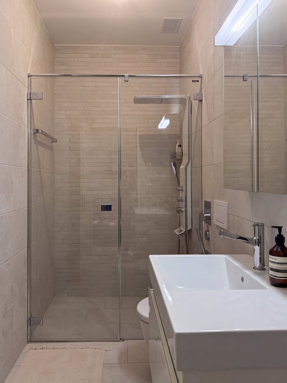 Luxuriöses Wohnen an bester Lage – 3.5-Zimmer-Wohnung mit Loggia und Indoor-Swimmingpool 8