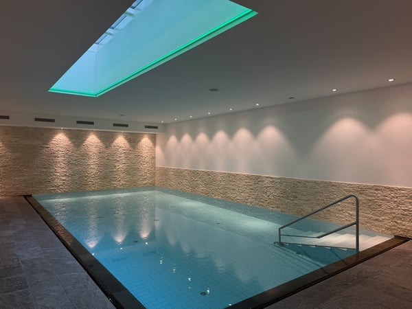 Luxuriöses Wohnen an bester Lage – 3.5-Zimmer-Wohnung mit Loggia und Indoor-Swimmingpool 10