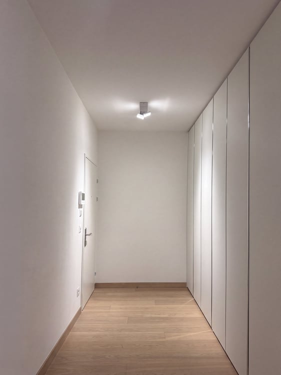 Luxuriöses Wohnen an bester Lage – 3.5-Zimmer-Wohnung mit Loggia und Indoor-Swimmingpool 7