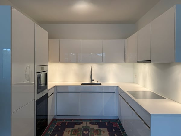 Luxuriöses Wohnen an bester Lage – 3.5-Zimmer-Wohnung mit Loggia und Indoor-Swimmingpool 3