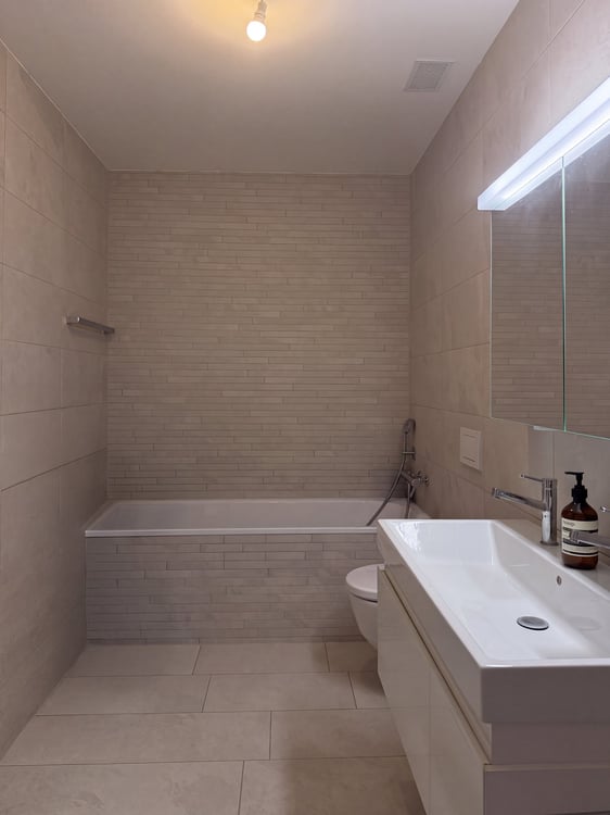 Luxuriöses Wohnen an bester Lage – 3.5-Zimmer-Wohnung mit Loggia und Indoor-Swimmingpool 6