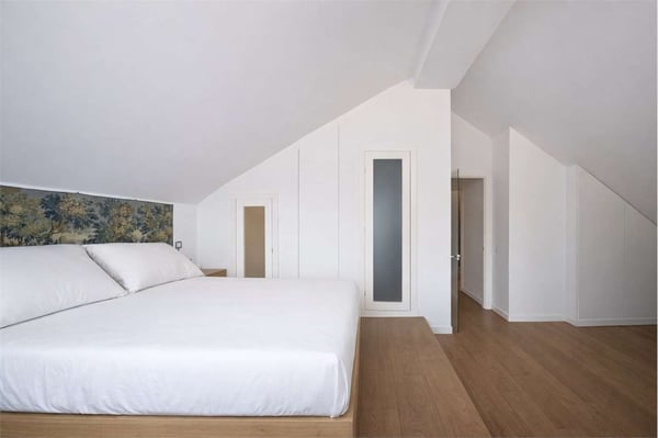 MODERNA MANSARDA DI DESIGN CON VISTA LAGO 8