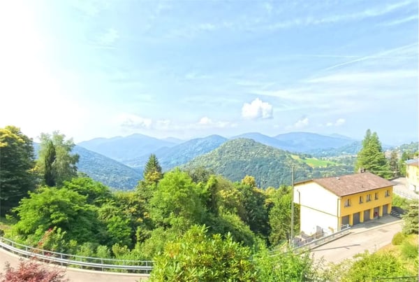 VILLA INDIPENDENTE CON GIARDINO E VISTA APERTA 1