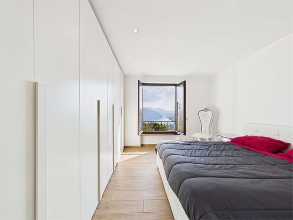 ESCLUSIVO APPARTAMENTO CON VISTA LAGO E PISCINA CONDOMINIALE 12