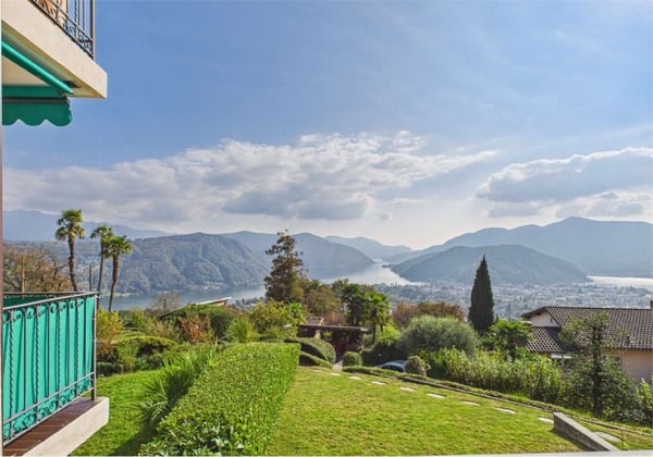 ESCLUSIVO APPARTAMENTO CON VISTA LAGO E PISCINA CONDOMINIALE 13