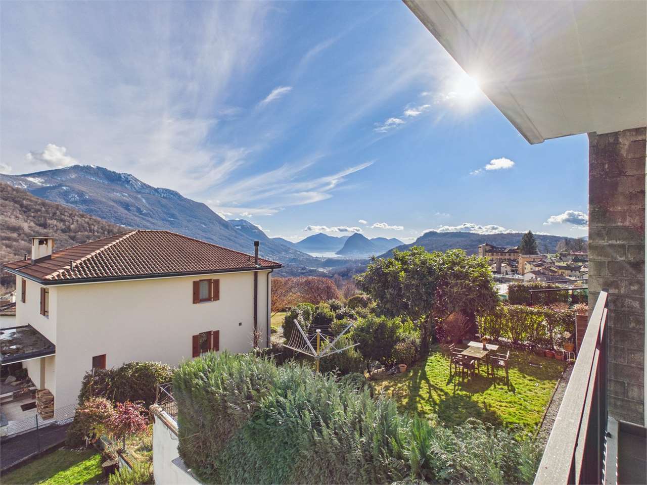 Immobilie in Lopagno - CASA CONTIGUA SU 3 PIANI CON GIARDINO E SPAZIO IDEALE PER STUDIO O ATT - Bild 3