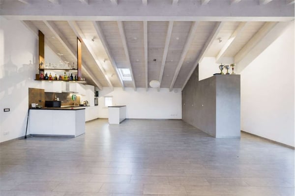 AMPIA CASA MODERNA CON TERRAZZA E UNITA' INDIPENDENTE 5