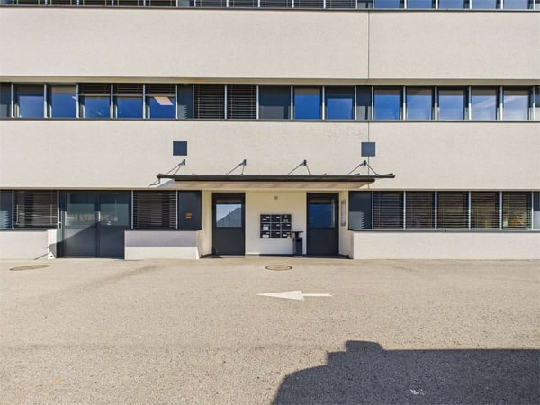 GRANDE SUPERFICIE COMMERCIALE AL PRIMO PIANO 8