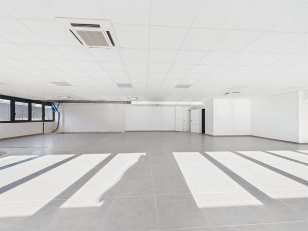 GRANDE SUPERFICIE COMMERCIALE AL PRIMO PIANO 4