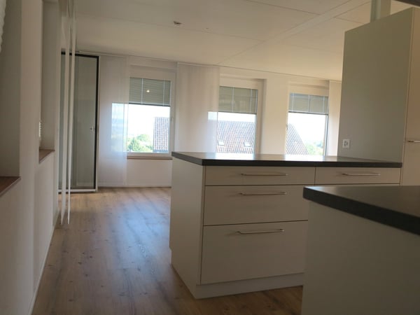 Moderne 4.5-Zimmer-Maisonette-Wohnung in Jens 10