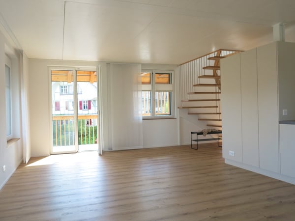 Moderne 4.5-Zimmer-Maisonette-Wohnung in Jens 5