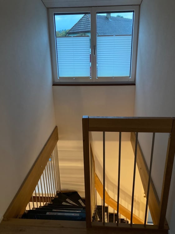 Moderne 4.5-Zimmer-Maisonette-Wohnung in Jens 17