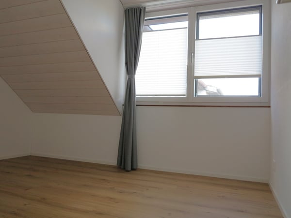 Moderne 4.5-Zimmer-Maisonette-Wohnung in Jens 38