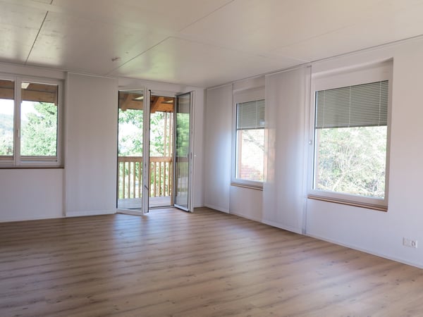 Moderne 4.5-Zimmer-Maisonette-Wohnung in Jens 4