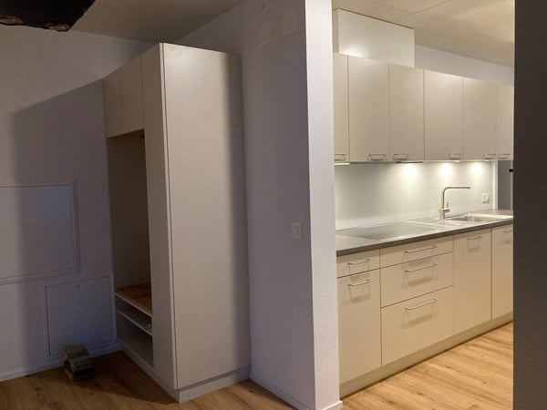 Moderne 4.5-Zimmer-Maisonette-Wohnung in Jens 13