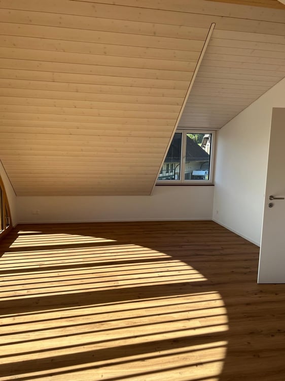 Moderne 4.5-Zimmer-Maisonette-Wohnung in Jens 20