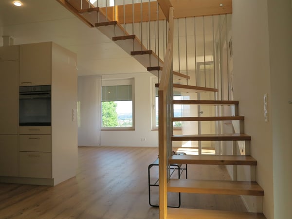 Moderne 4.5-Zimmer-Maisonette-Wohnung in Jens 3