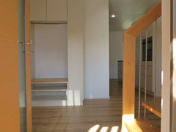 Moderne 4.5-Zimmer-Maisonette-Wohnung in Jens 2