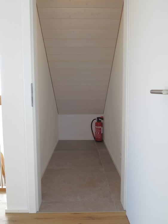 Moderne 4.5-Zimmer-Maisonette-Wohnung in Jens 37