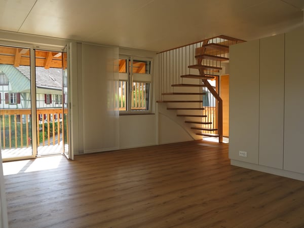 Moderne 4.5-Zimmer-Maisonette-Wohnung in Jens 14