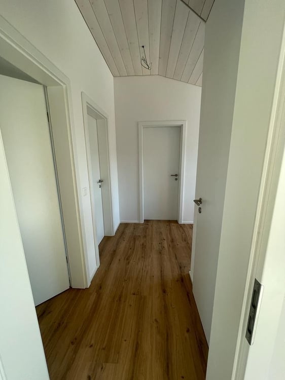 Moderne 4.5-Zimmer-Maisonette-Wohnung in Jens 16