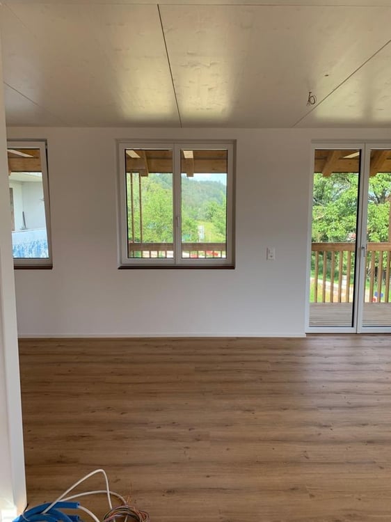 Moderne 4.5-Zimmer-Maisonette-Wohnung in Jens 14