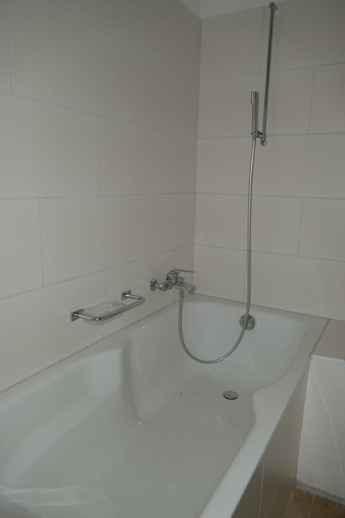 Charmante 4-Zimmer-Maisonette-Wohnung mit Balkon und Seeblick in Ligerz 10