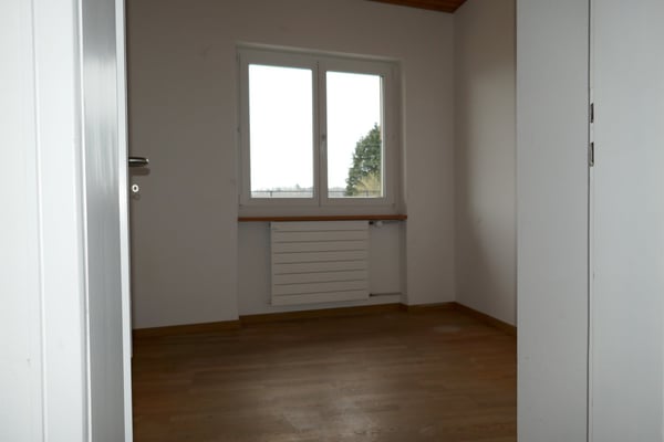 Charmante 4-Zimmer-Maisonette-Wohnung mit Balkon und Seeblick in Ligerz 8